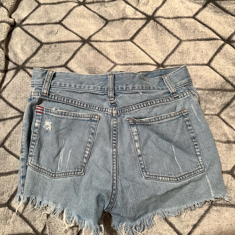 Blue jean shorts.